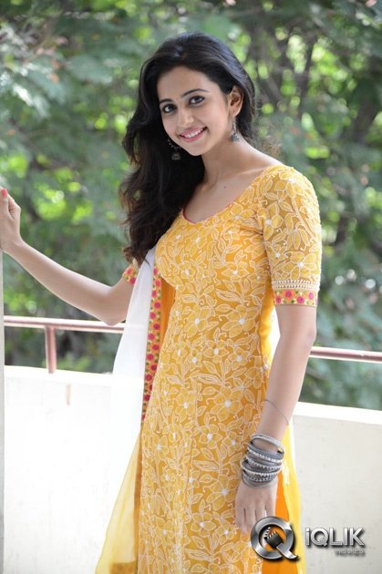 Rakul-Preet-Singh-at-Pandaga-Chesko-Movie-Opening